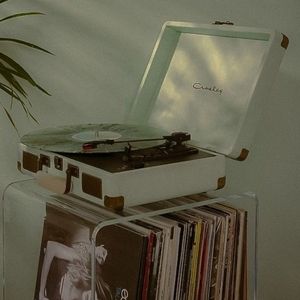 Crosley - turntable record player(2 vinyls included)